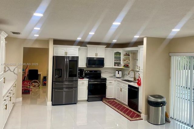 8568 SW 211th Ter 8576, Cutler Bay, FL 33189