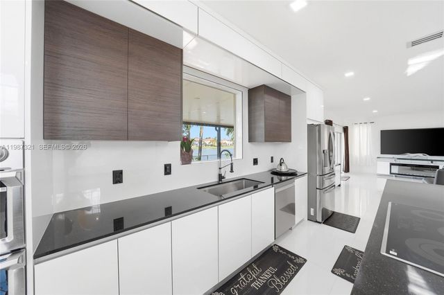 3955 NE 15th St, Homestead, FL 33033