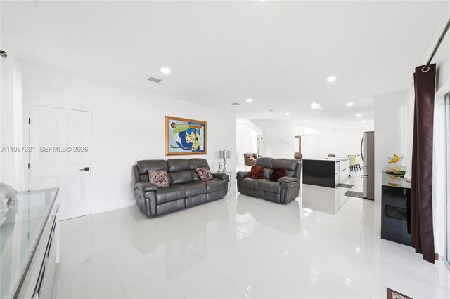 3955 NE 15th St, Homestead, FL 33033