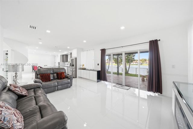 3955 NE 15th St, Homestead, FL 33033