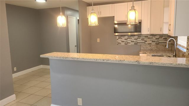 10704 N 15TH STREET B, Tampa, FL 33612
