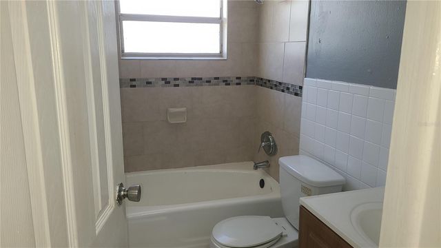 10704 N 15TH STREET B, Tampa, FL 33612