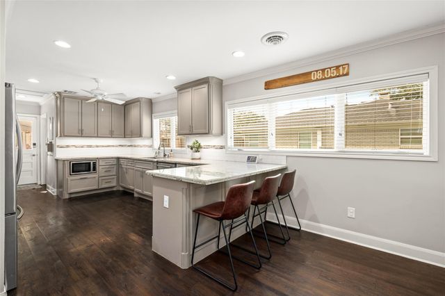 7805 Valley View Lane, Houston, TX 77074