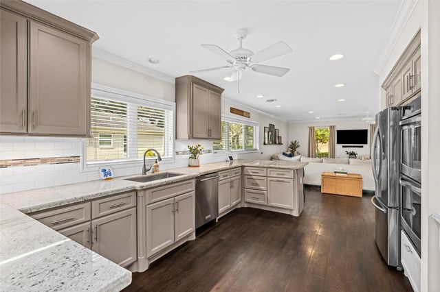 7805 Valley View Lane, Houston, TX 77074