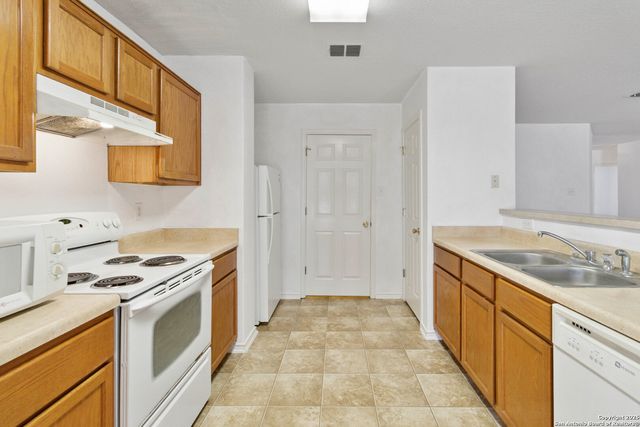 5302 Duke Field, San Antonio, TX 78227