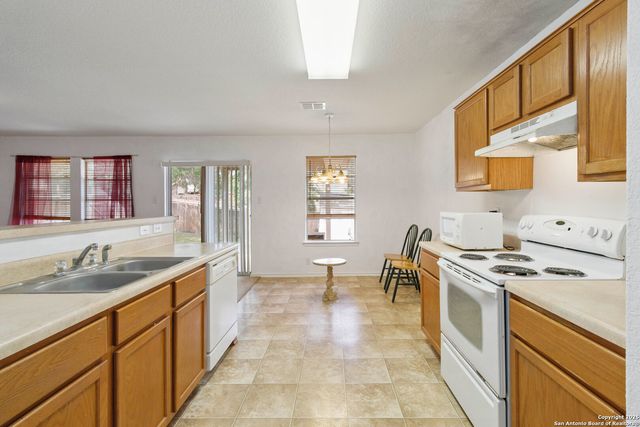 5302 Duke Field, San Antonio, TX 78227