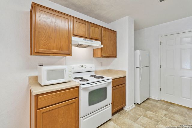 5302 Duke Field, San Antonio, TX 78227