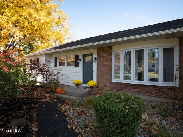 930 Riverview Road, Niskayuna, NY 12309