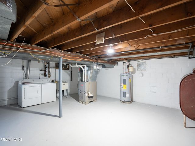 930 Riverview Road, Niskayuna, NY 12309