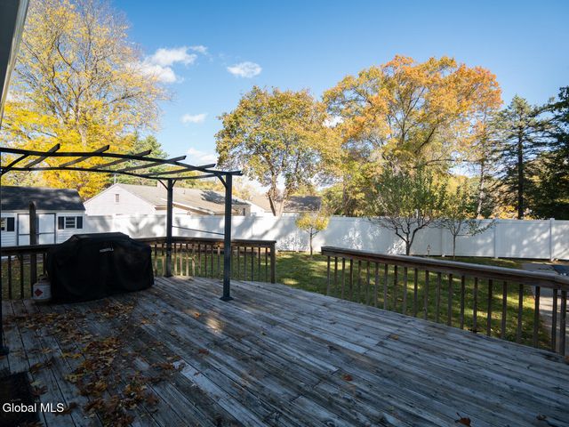 930 Riverview Road, Niskayuna, NY 12309