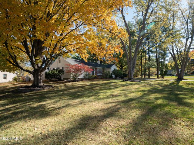 930 Riverview Road, Niskayuna, NY 12309