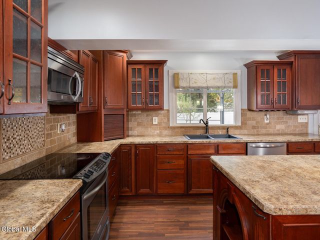 930 Riverview Road, Niskayuna, NY 12309