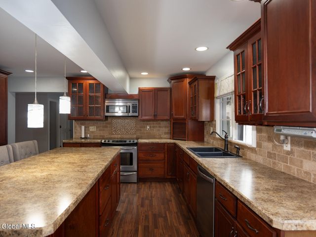 930 Riverview Road, Niskayuna, NY 12309