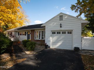 930 Riverview Road, Niskayuna, NY 12309