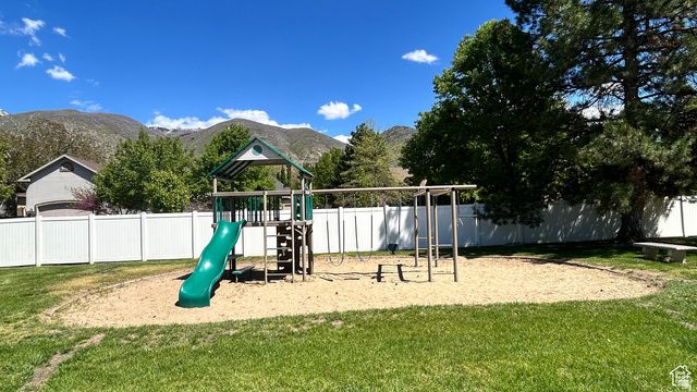 271 BROOKFIELD LN, Centerville, UT 84014