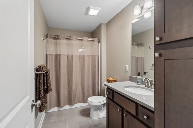 2812 NW 43rd Street, Ankeny, IA 50023