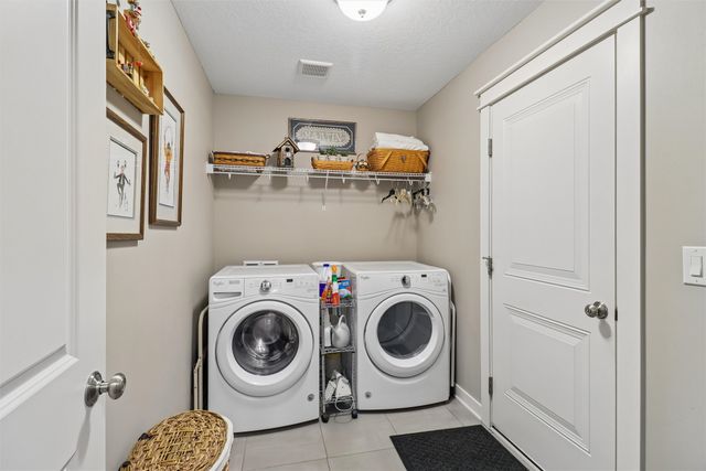 2812 NW 43rd Street, Ankeny, IA 50023