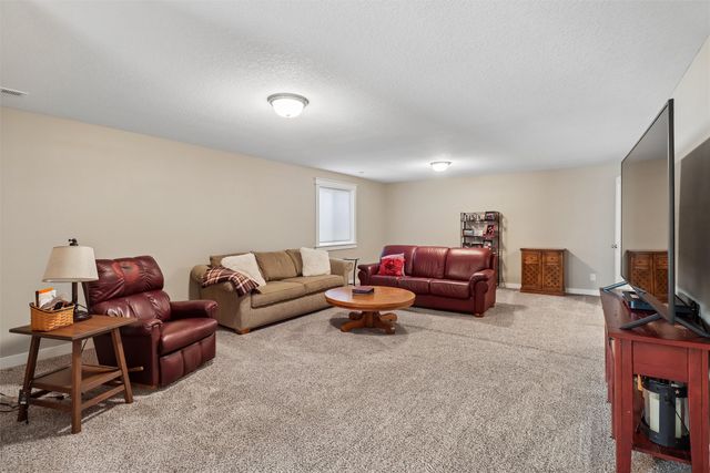2812 NW 43rd Street, Ankeny, IA 50023