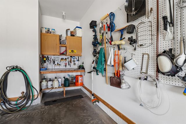 2812 NW 43rd Street, Ankeny, IA 50023