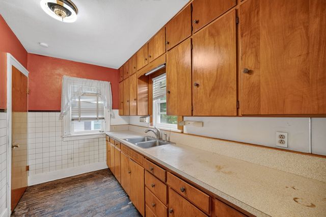 206 Davis Avenue, Des Moines, IA 50315