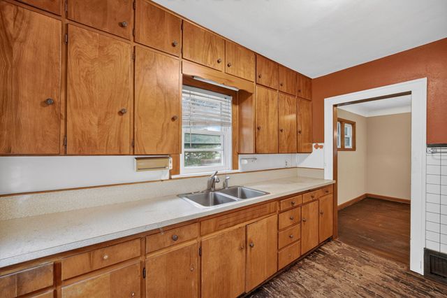 206 Davis Avenue, Des Moines, IA 50315