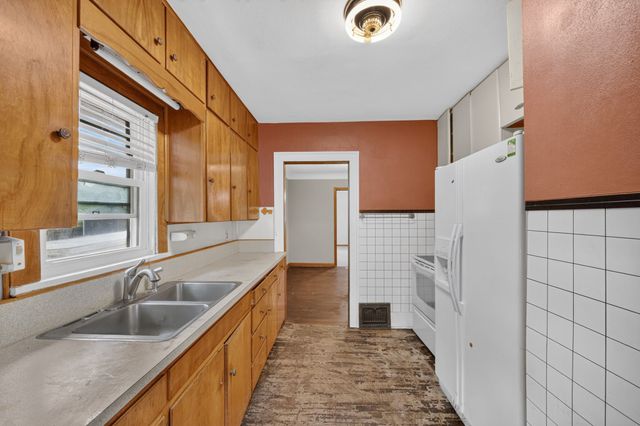 206 Davis Avenue, Des Moines, IA 50315