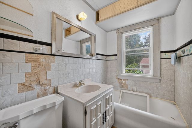 206 Davis Avenue, Des Moines, IA 50315