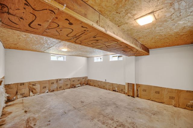 206 Davis Avenue, Des Moines, IA 50315