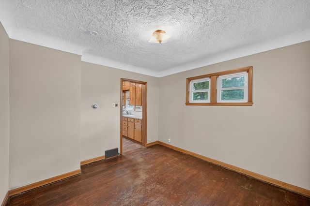 206 Davis Avenue, Des Moines, IA 50315