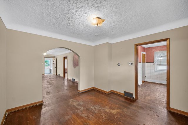 206 Davis Avenue, Des Moines, IA 50315