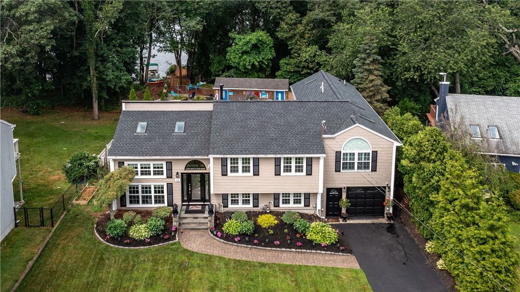 11 Lake Crest Circle, Warwick, RI 02889