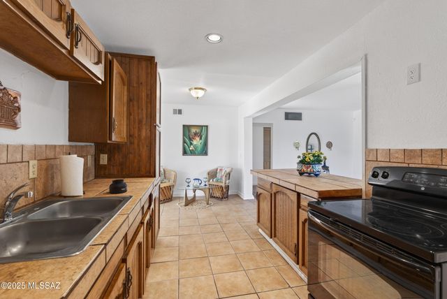 3022 E Seneca Street, Tucson, AZ 85716