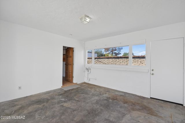 3022 E Seneca Street, Tucson, AZ 85716