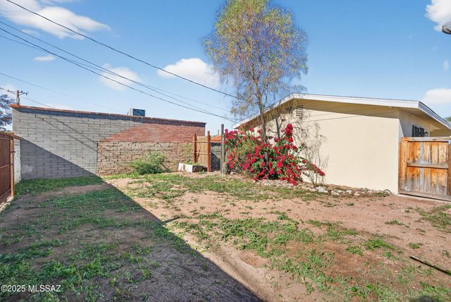 3022 E Seneca Street, Tucson, AZ 85716