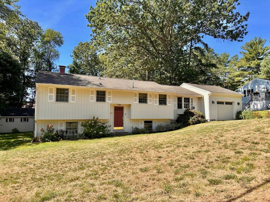 19 Pinewood Drive, Merrimack, NH 03054