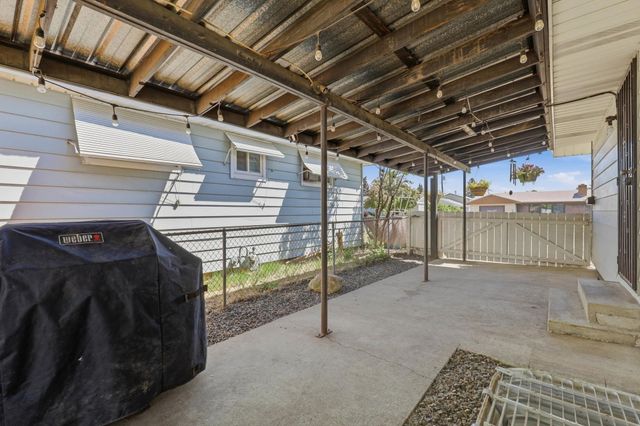 5917 N Addison St, Spokane, WA 99208