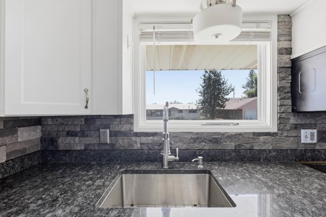 5917 N Addison St, Spokane, WA 99208