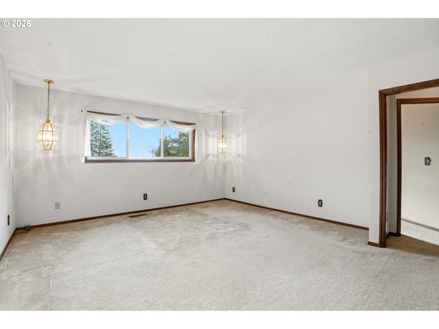 14100 Se 215TH Ct, Damascus, OR 97089