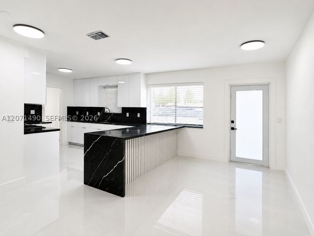 3930 NW 187th St, Miami Gardens, FL 33055