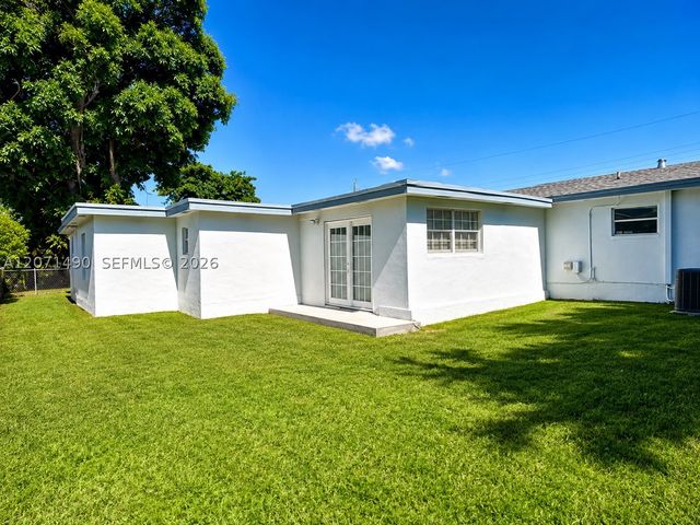 3930 NW 187th St, Miami Gardens, FL 33055