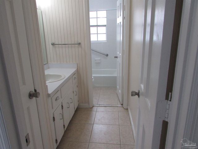 5715 Keystone Rd, Pensacola, FL 32504