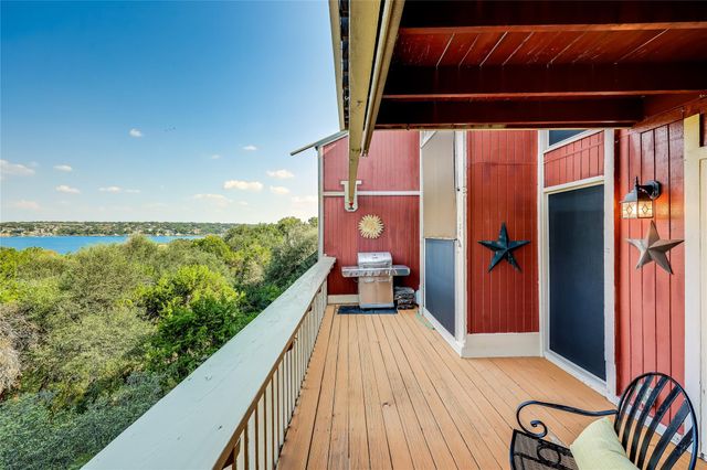 105 Comanche PT, Point Venture, TX 78645