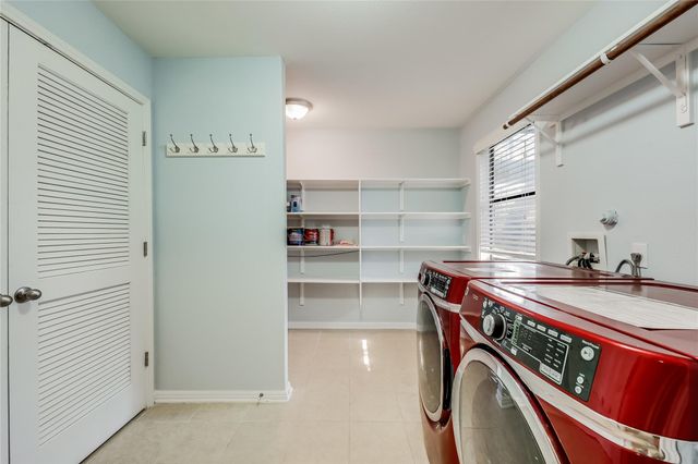 105 Comanche PT, Point Venture, TX 78645