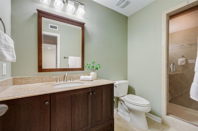 105 Comanche PT, Point Venture, TX 78645