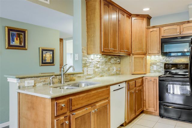 105 Comanche PT, Point Venture, TX 78645