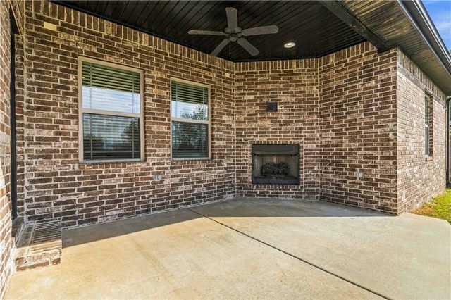 5702 W Red Maple Drive, Rogers, AR 72758