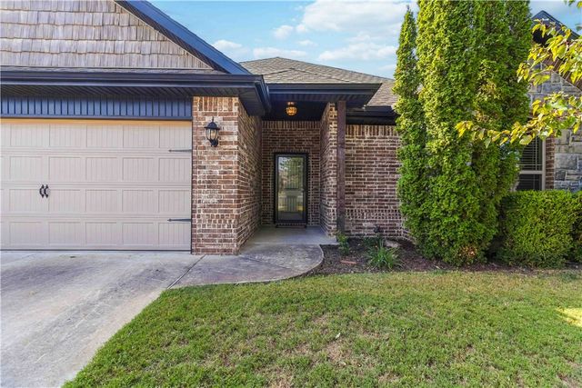 5702 W Red Maple Drive, Rogers, AR 72758