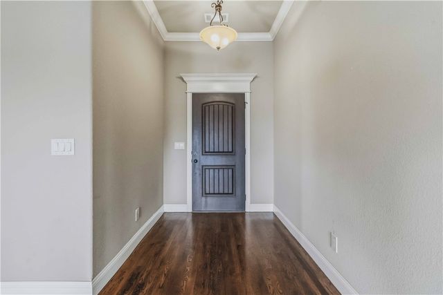 5702 W Red Maple Drive, Rogers, AR 72758