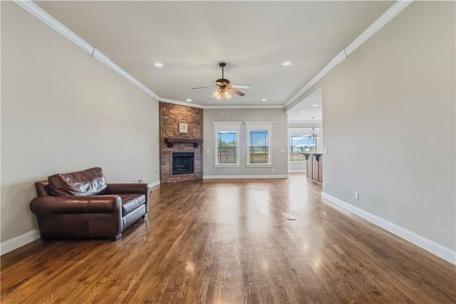 5702 W Red Maple Drive, Rogers, AR 72758