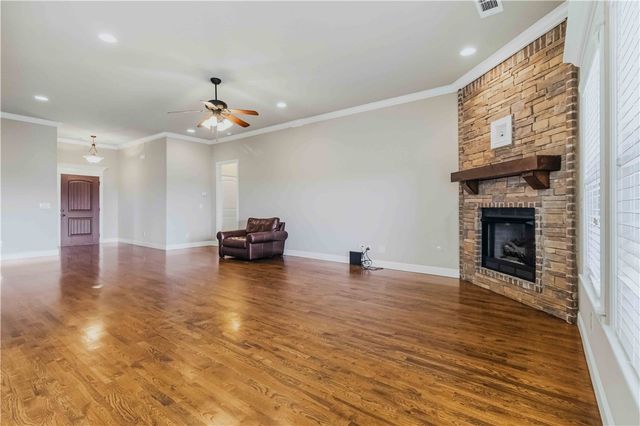 5702 W Red Maple Drive, Rogers, AR 72758